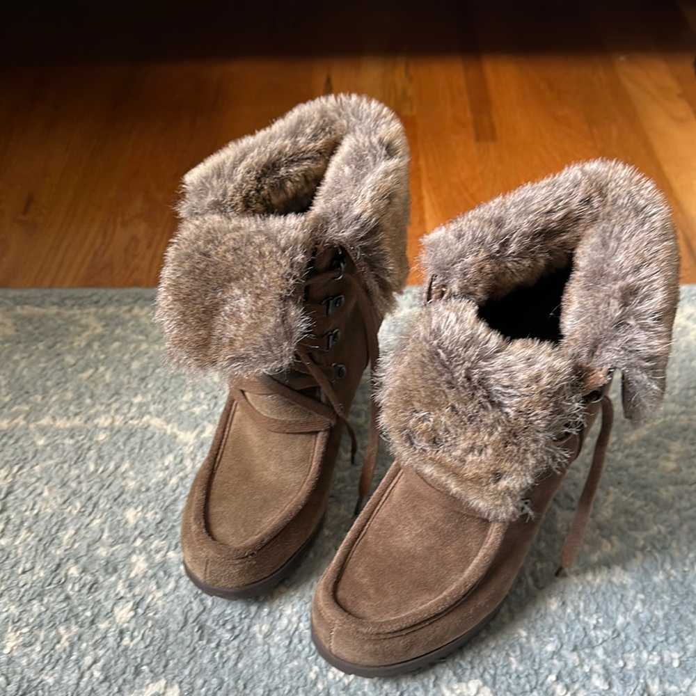 Brown suede leather boots with laces.